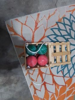 Set of 8 107 mm bocci balls with crate and bag