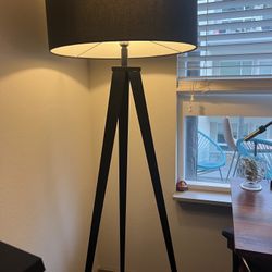Contemporary tripod lamp *New