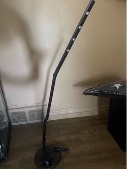 Koncepts short skinny lamp