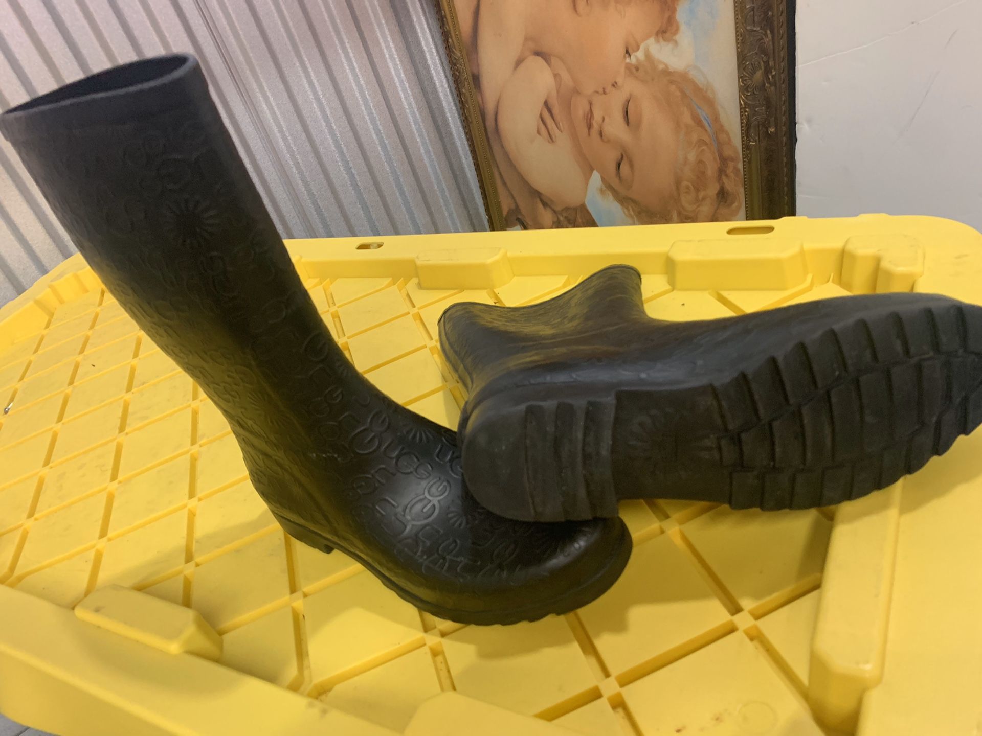 Women’s Ugg rain boots size 9