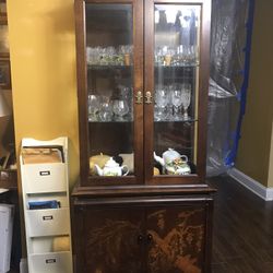 Antique Asian Style Chinoiserie Curio Cabinet by Broyhill glasses inside not included