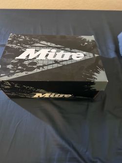 Mitre Soccer Cleats Size 9 White/Black