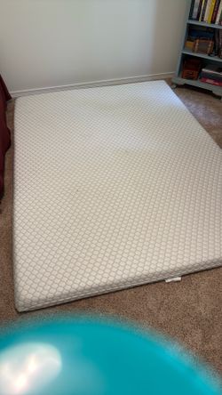 Molecule Queen Sized Mattress Topper