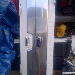 Ford Platinum Tailgate 2016