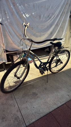 Schwinn landmark women’s beach cruiser