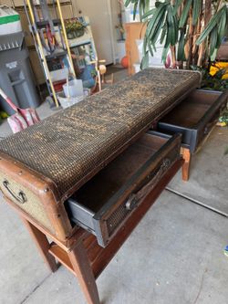 Accent table