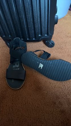 Size 8.5 - 9.0  Sorel Sandals black