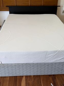 USED FULL SIZE MEMORY FOAM MATTRESS WITH BOX SPRING
