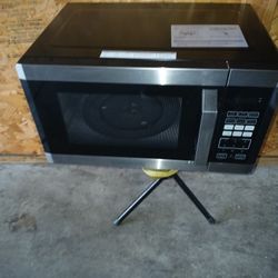 Black & Decker Microwave / Small model# EM925AAK-P