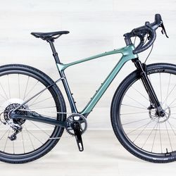 NEW Giant Revolt X Advanced PRO2, Size - S ( equal to 52cm ), Carbon gravel bike & wheels