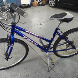 Trek 820 Mountain Bike