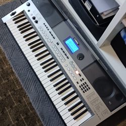 Yamaha PSR E443 Keyboard With Seat And Stands 