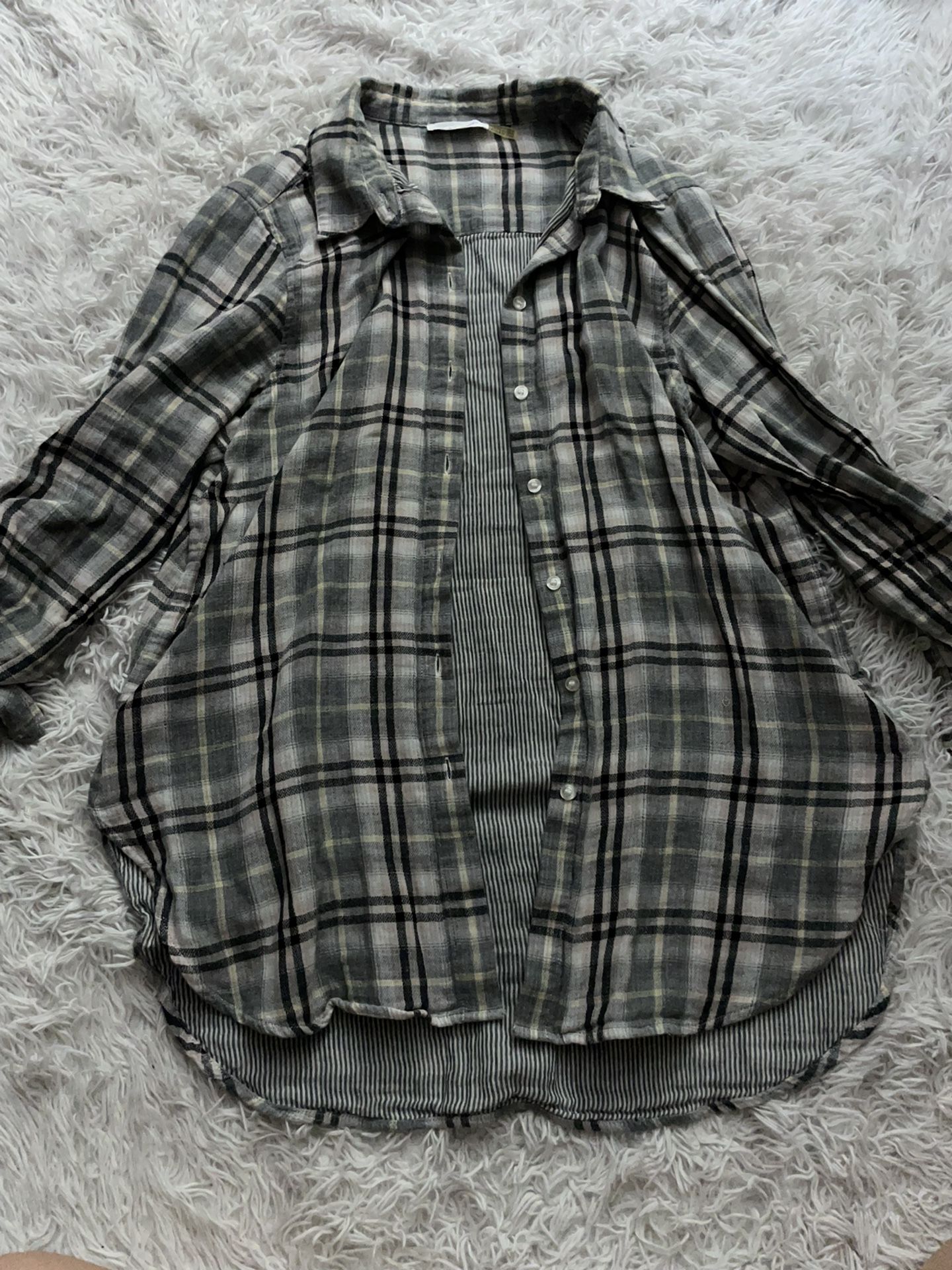 Clavin Klein plaid gray button up long sleeve shirt size Medium