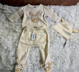 New with Tags Old Navy 3pc Warm & Cozy Baby Fleece Moose Layette Set, 3-6 Mo