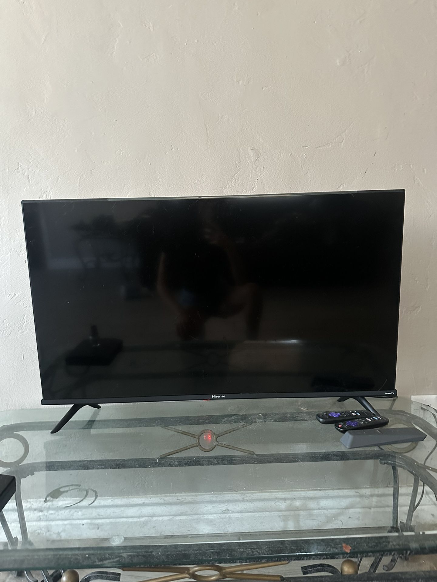 35β HISENSE FLAT SCREEN TV!!