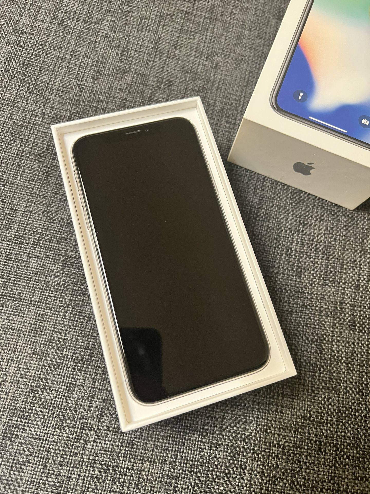 iPhone X - Black/Dead Screen - For Parts Only