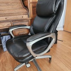 Designer Rolling Executive Chair. Made in USA. Excellent Condition