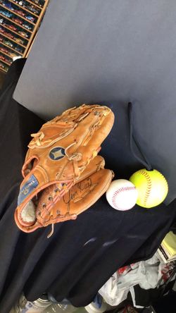 Spaulding softball or baseball glove