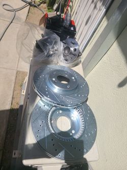 BRAND NEW CAR BRAKES PAD.. KIT ...WHEEL BEARINGS...AVAILABLE FOR FAIR OFFERS..CHECK OUT MY PAGE FOR MORE ✔️ ✅️