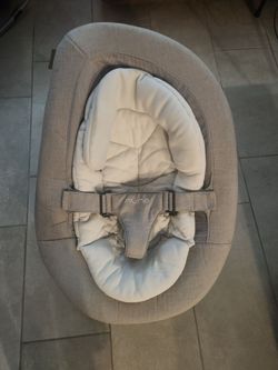 Nuna baby seat rocker
