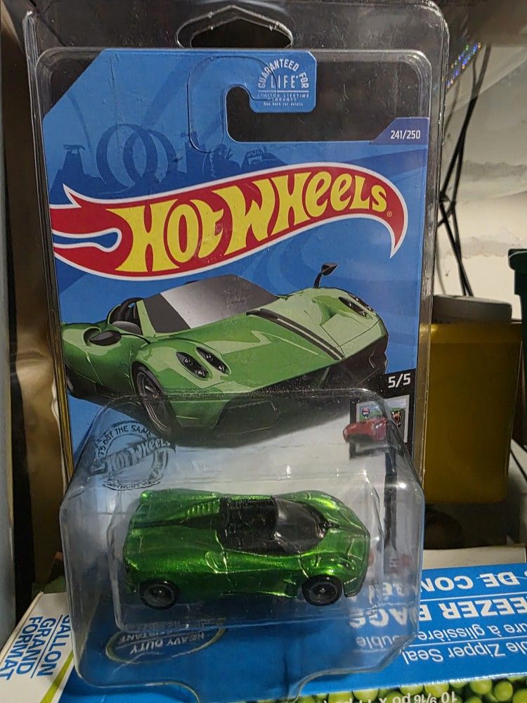 Hot Wheels Super Treasure Hunt 17 Pagani Huayra