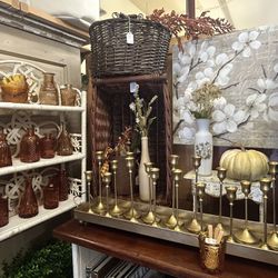 Adorable Vintage Rattan Shelf