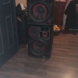 Receiver With Speakers 