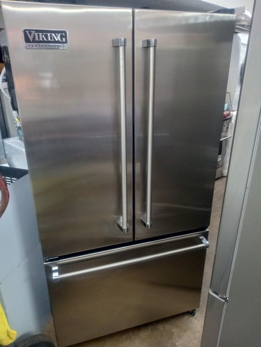 Viking Proffesional Counter Depth Refrigerator French Door 36"W