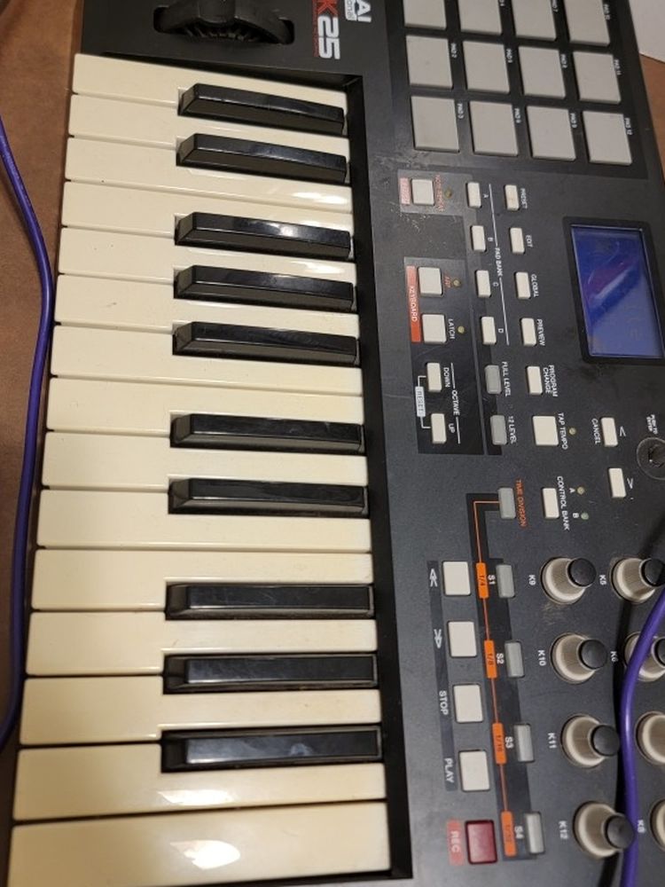Akai Profesional Mpk 25
