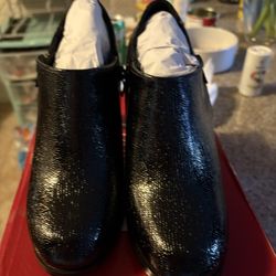 Woman’s Low Cut Boot