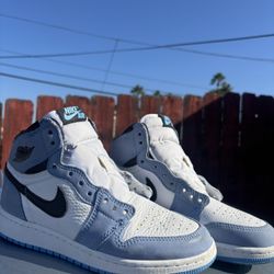 Air Jordan 1 Retro High OG "University Blue"