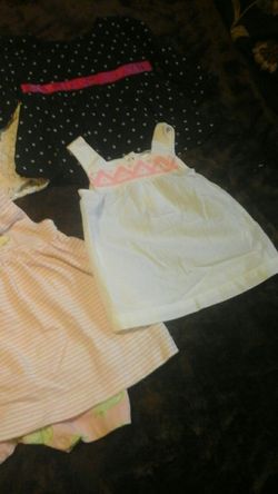 Girls clothes its a lot of clothes just broke down to see the items