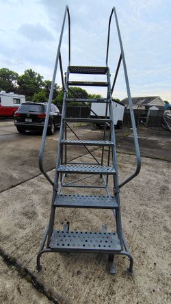 Industrial Rolling Safety Ladder