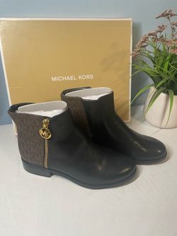 Michael Kores Boots Size 5 - NEW