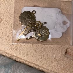 4 Charms And Pendants 