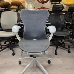 ☘️LIKE NEW!☘️HERMAN MILLER MIRRA 2 CHAIR FULLY LOADED WITH ALL OPTIONS INSTALLED RETAIL $1600 OUR PRICE ONLY $699 MANY AVAILABLE!  DELIVER-SHIP-PICKUP