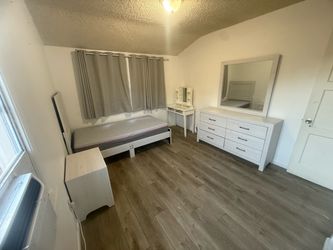 White Bedroom Furniture Set ( twin )