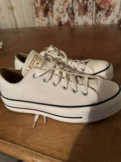 Women’s Converse Chuck Taylor All Stars  Sneakers 