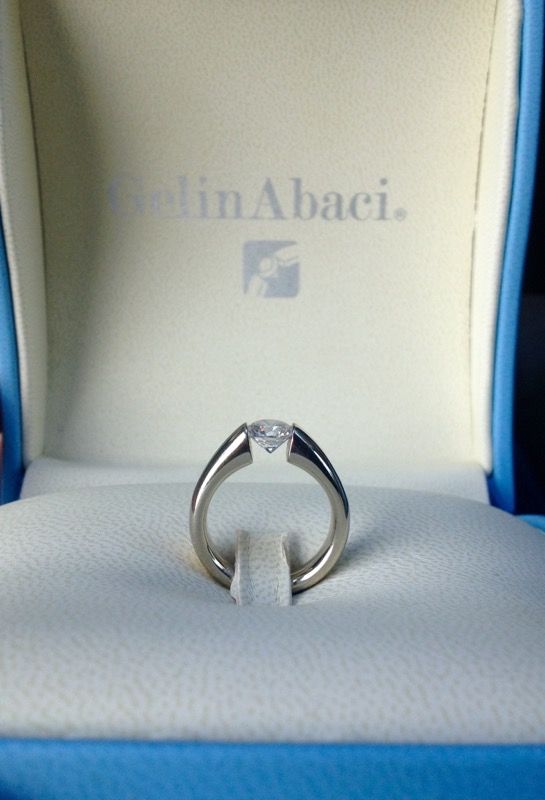 Gelin Abaci tension wedding ring
