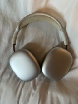 AirPods Max – Silver (Great Condition)