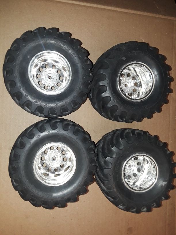 Tamiya clod-buster juggernaut txt-1 monster truck wheels and tires