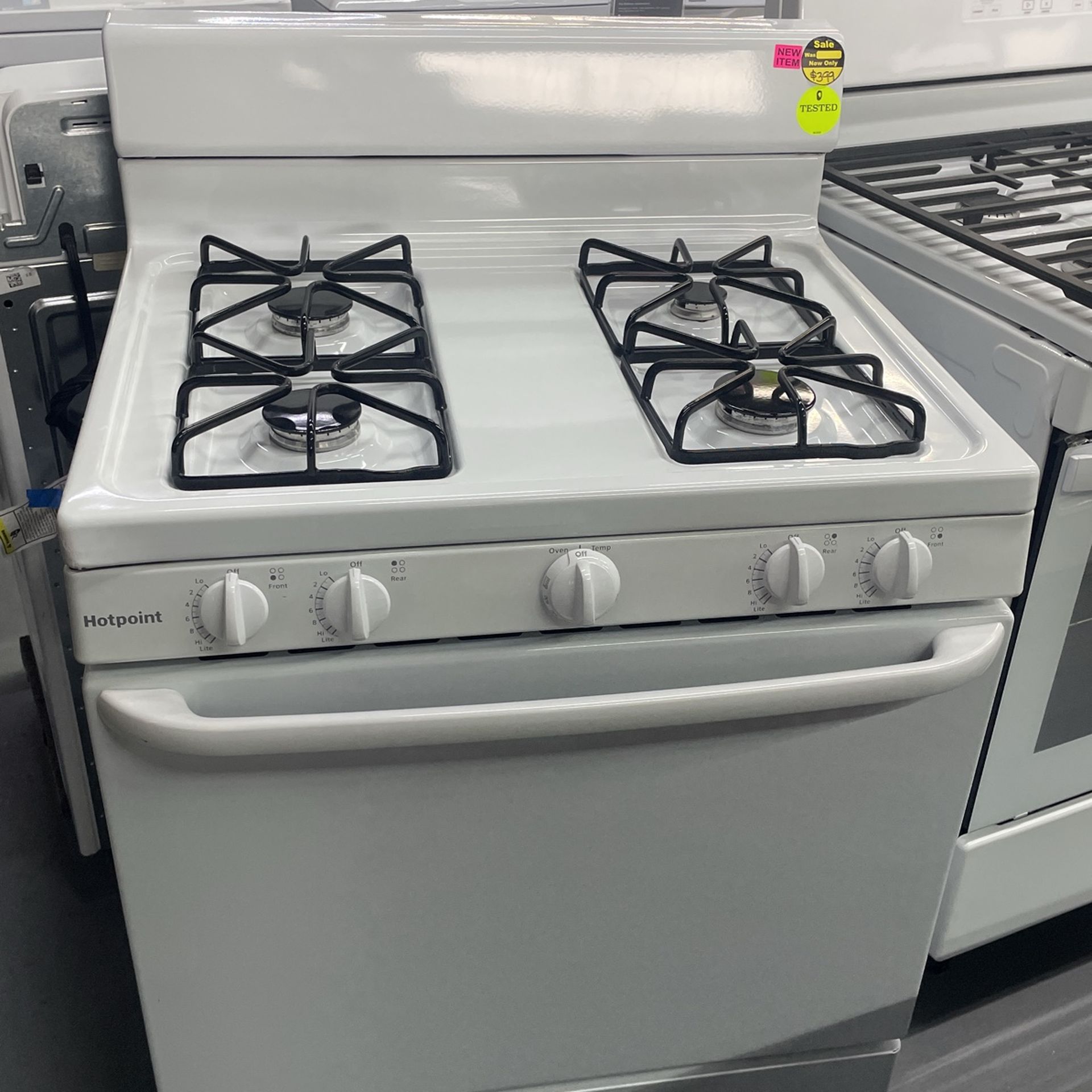 Gas Stove 4 Burners In Color White