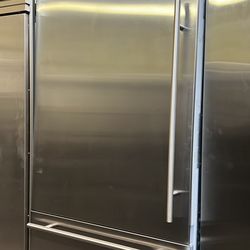 Viking 36”Wide Built In 7Series Bottom Freezer Refrigerator Stainless Steel 