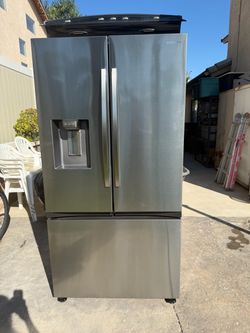 Samsung French Door Refrigerator w/ dual lower ice makers