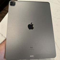 iPad 12.9 m1 1Tb WiFi apple Pencil And Logitech Keyboard Case