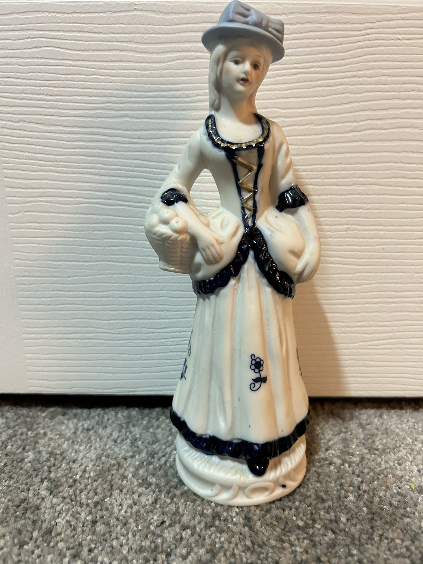 Vintage porcelain Lady figurine