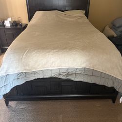 4 Piece Dark Wood Queen Bedroom Set w/ Storage 