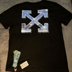 NEW OFF WHITE  DESIGNER SHIRT 2024 SEASON. Sizes : Small , Medium and XL  ⭐️⭐️⭐️⭐️⭐️