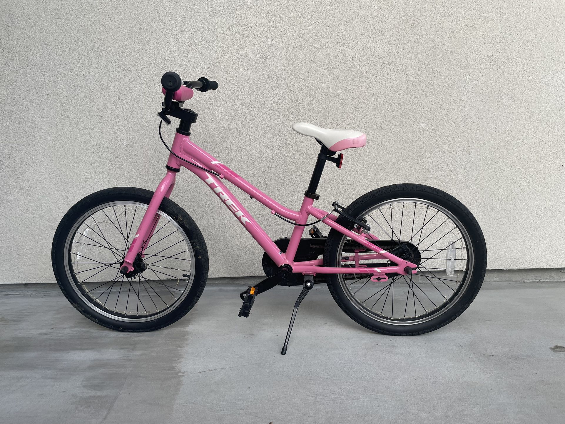 Gently used High Quality Trek Girls Bike - 16in tires with lights