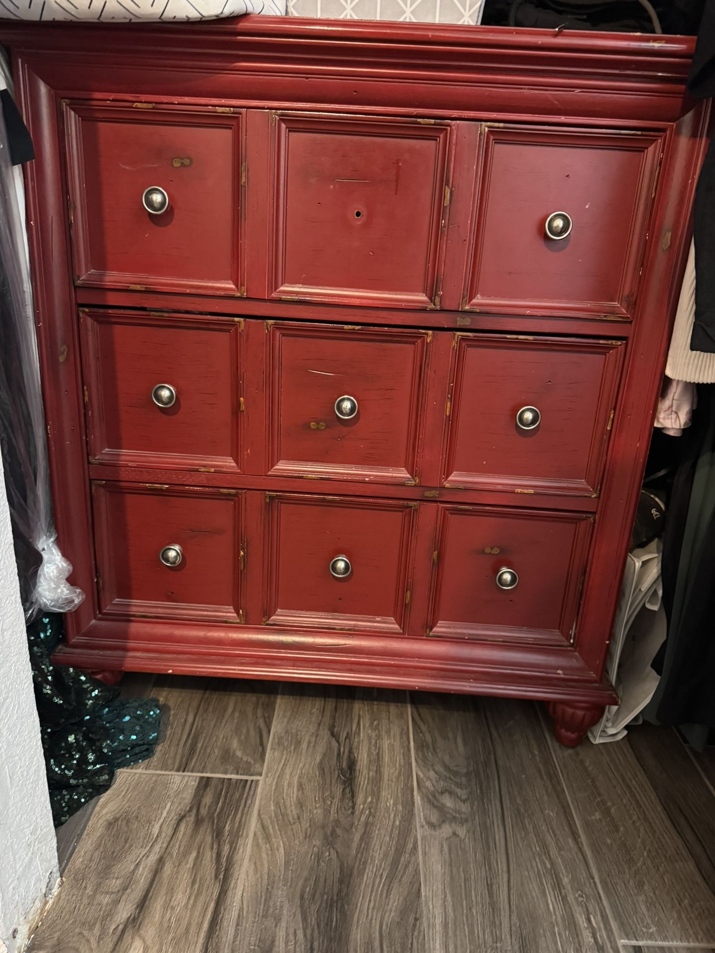 Vintage 3 drawer dresser